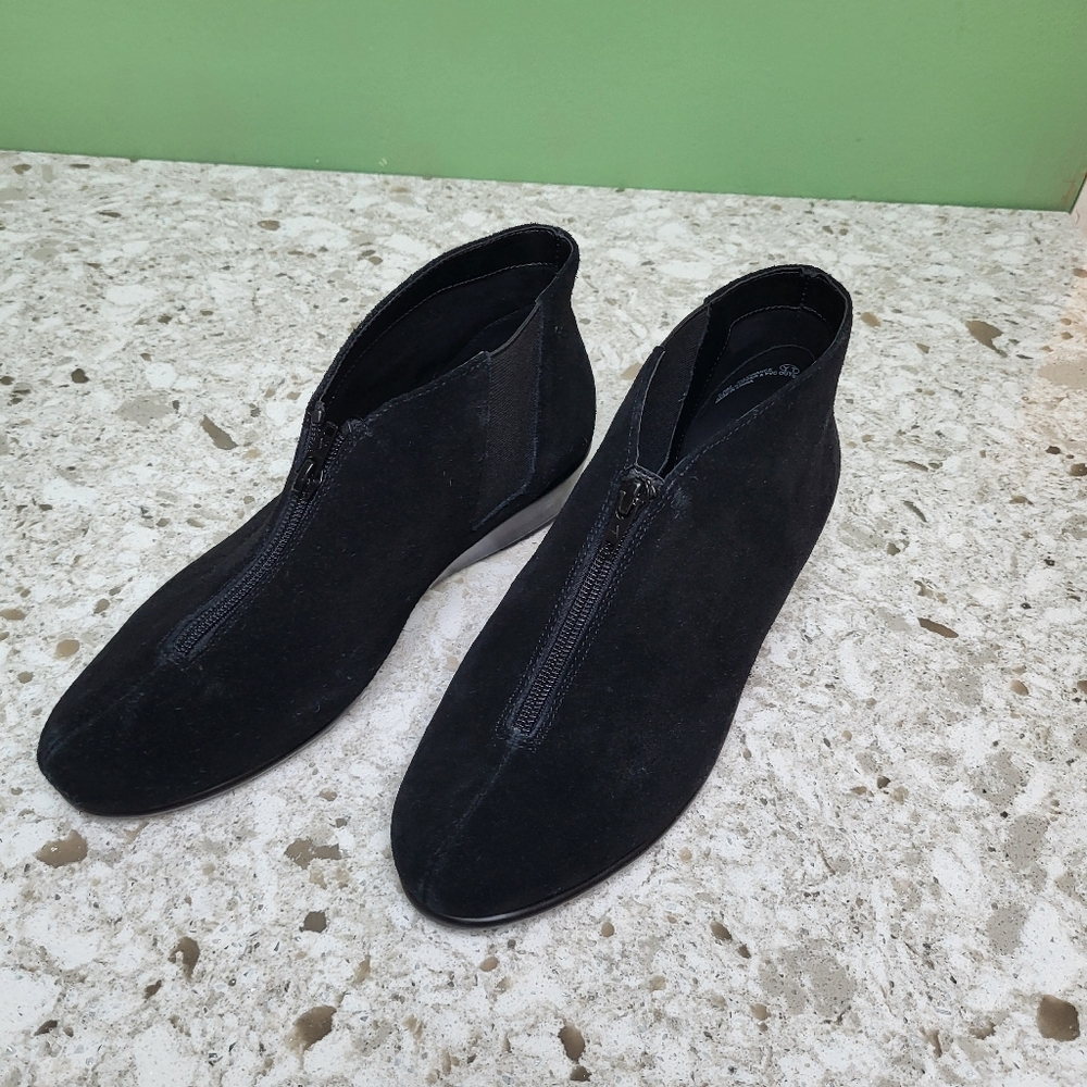 NEW Suede Boots with Zipper 7.5